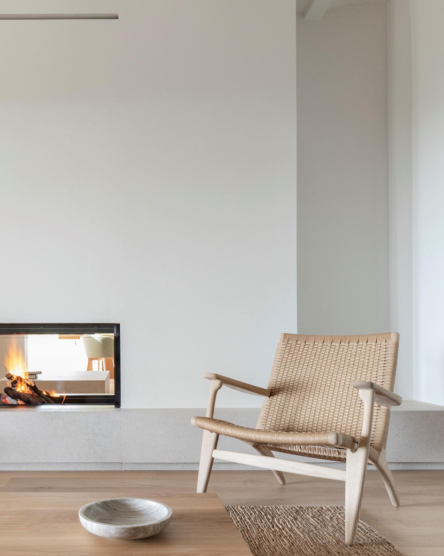 CH25 Easy Chair, Ash – Interior Icons