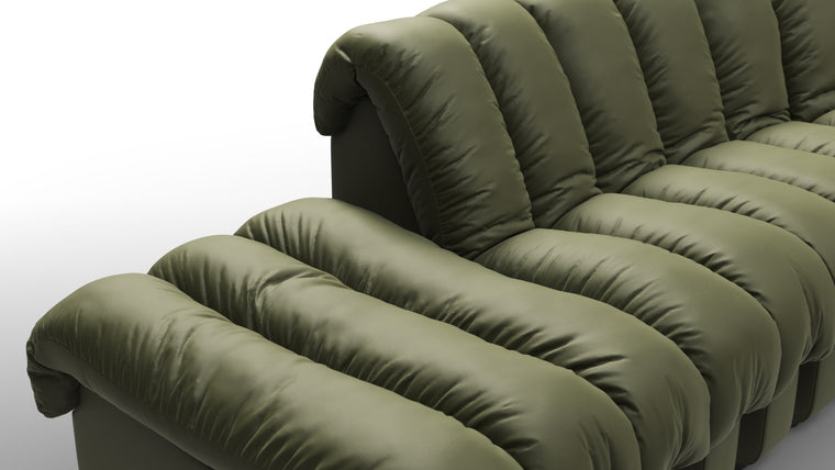 Sculptural Seating | Crafted with uncompromising attention to detail, the DS 600 Sofa showcases exceptional craftsmanship and luxurious materials. The plush upholstery, available in an array of fabrics from premium vegan leather to boucle, envelops you in unparalleled comfort. The elegant stitching and meticulous finishes reflect a dedication to quality and design integrity.
