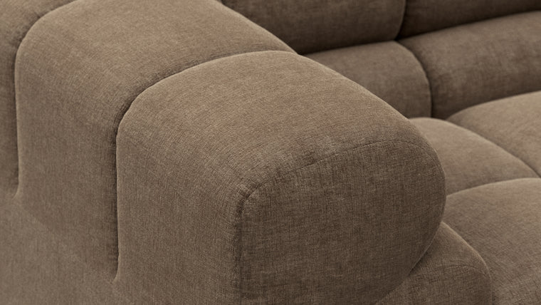 STYLISH SILHOUETTE | Striking the perfect balance between relaxed and refined, the hallmarks of the Tufty are its restrained curves and contours. Equally at home in contemporary and retro settings, this versatile piece will draw the eye and invite you in.
