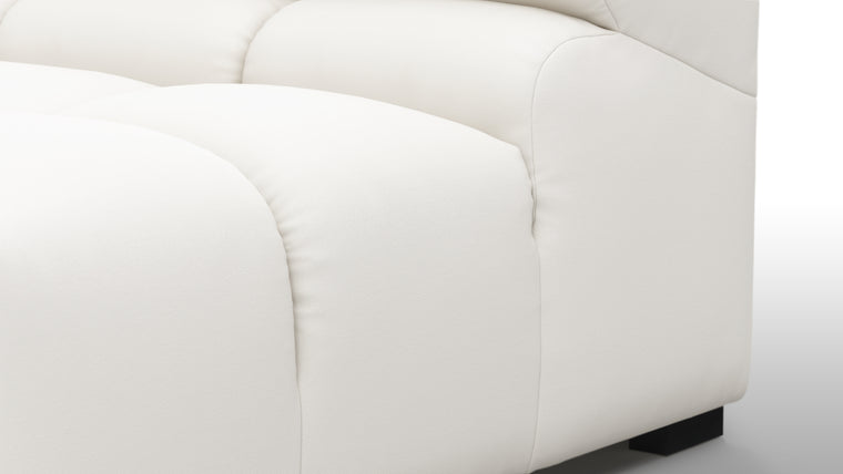 SUPERIOR OUTDOOR COMFORT | Crafted with the easy-going, informal ethos of the 1970s, the Tufty Outdoor modules are generously proportioned and feature a durable, weather-resistant finish. With its bench-like base and seamless connections, it offers ample space to lean back, stretch out, or curl up in ultimate comfort—whether poolside or in a lush garden retreat.
