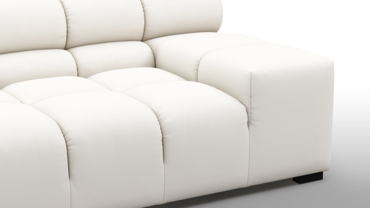 SUPERIOR OUTDOOR COMFORT | Crafted with the easy-going, informal ethos of the 1970s, the Tufty Outdoor modules are generously proportioned and feature a durable, weather-resistant finish. With its bench-like base and seamless connections, it offers ample space to lean back, stretch out, or curl up in ultimate comfort—whether poolside or in a lush garden retreat.
