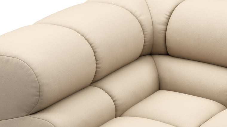 SUPERIOR OUTDOOR COMFORT | Crafted with the easy-going, informal ethos of the 1970s, the Tufty Outdoor modules are generously proportioned and feature a durable, weather-resistant finish. With its bench-like base and seamless connections, it offers ample space to lean back, stretch out, or curl up in ultimate comfort—whether poolside or in a lush garden retreat.
