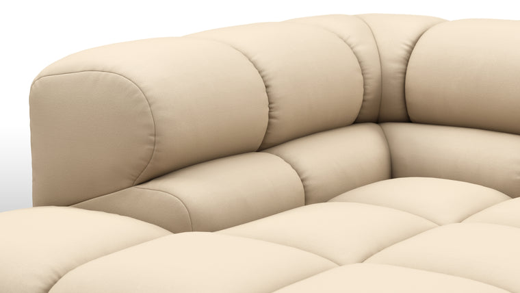 SUPERIOR OUTDOOR COMFORT | Crafted with the easy-going, informal ethos of the 1970s, the Tufty Outdoor modules are generously proportioned and feature a durable, weather-resistant finish. With its bench-like base and seamless connections, it offers ample space to lean back, stretch out, or curl up in ultimate comfort—whether poolside or in a lush garden retreat.
