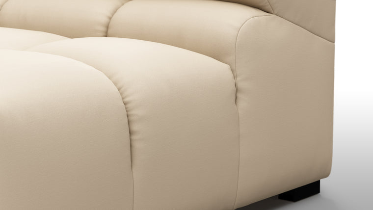 SUPERIOR OUTDOOR COMFORT | Crafted with the easy-going, informal ethos of the 1970s, the Tufty Outdoor modules are generously proportioned and feature a durable, weather-resistant finish. With its bench-like base and seamless connections, it offers ample space to lean back, stretch out, or curl up in ultimate comfort—whether poolside or in a lush garden retreat.
