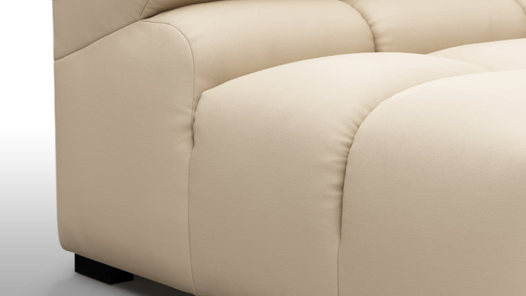 SUPERIOR OUTDOOR COMFORT | Crafted with the easy-going, informal ethos of the 1970s, the Tufty Outdoor modules are generously proportioned and feature a durable, weather-resistant finish. With its bench-like base and seamless connections, it offers ample space to lean back, stretch out, or curl up in ultimate comfort—whether poolside or in a lush garden retreat.
