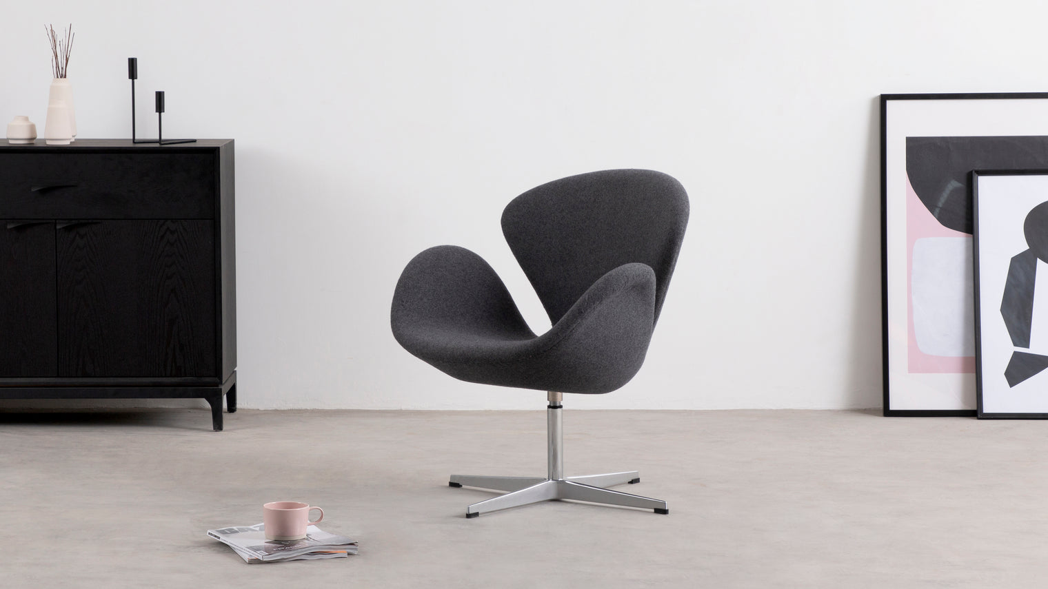 A Jacobsen classic|It seems Jacobsen’s mind for design never rested. Swann Chair is famous for its unmistakable shape and unique aesthetic.
