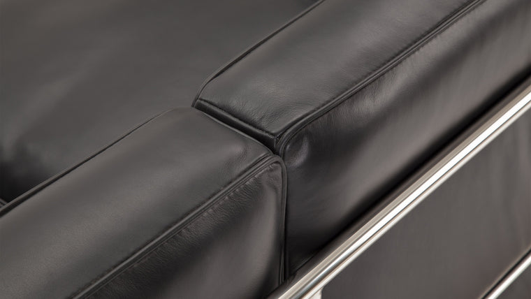 Luxurious Leather | Crafted from premium leather, the Petit Modele collection exudes an air of opulence. The leather's supple texture not only feels heavenly to the touch but also ages beautifully, developing a rich patina over time that tells the story of its use.
