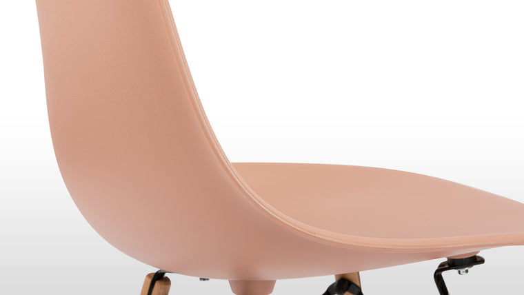 FORM MEETS FUNCTIONALITY | Don’t let the sleek, stylish design of the Flynn Chair fool you… This seating solution is surprisingly comfortable, making it ideal for everyday use.

